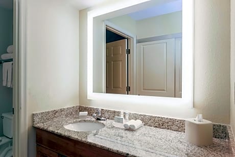 1 Bedroom Suite With 2 Double Beds Nonsmoking