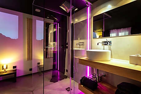 The Black Boutique -- Turistea Suites