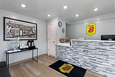 Super 8 by Wyndham Paducah I-24 Exit 4