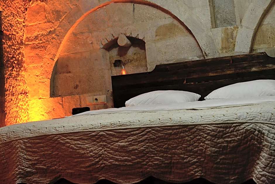 Family Cave Suite Hotel