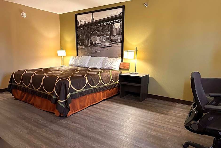 Super 8 by Wyndham Bellefontaine
