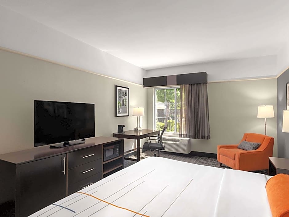 La Quinta Inn & Suites by Wyndham Santa Clarita - Valencia