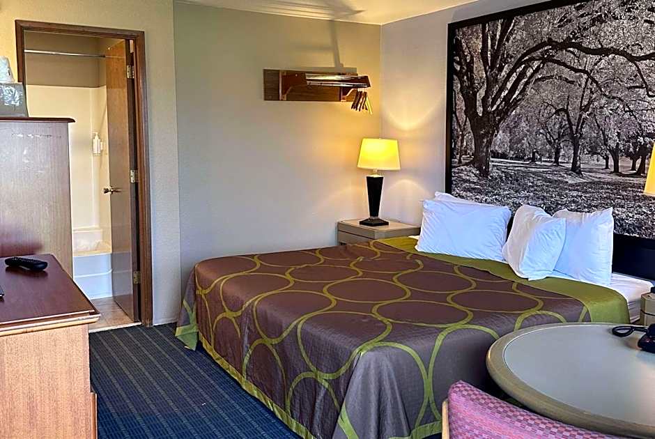 Super 8 by Wyndham Vancouver East