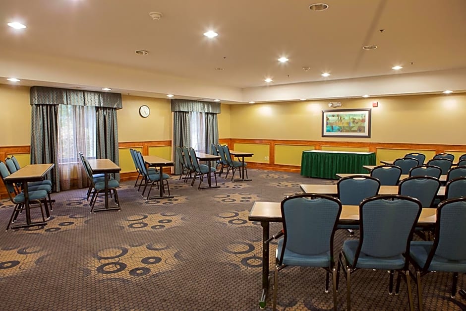 Holiday Inn Express Hotel & Suites Canton