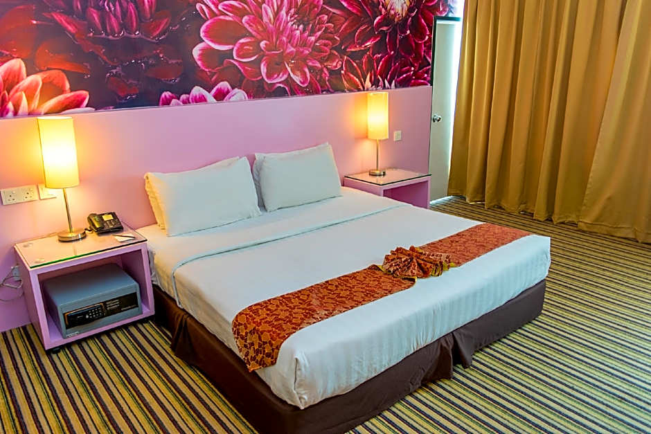 Photo 1 of 9 of Standard 1 King Bed