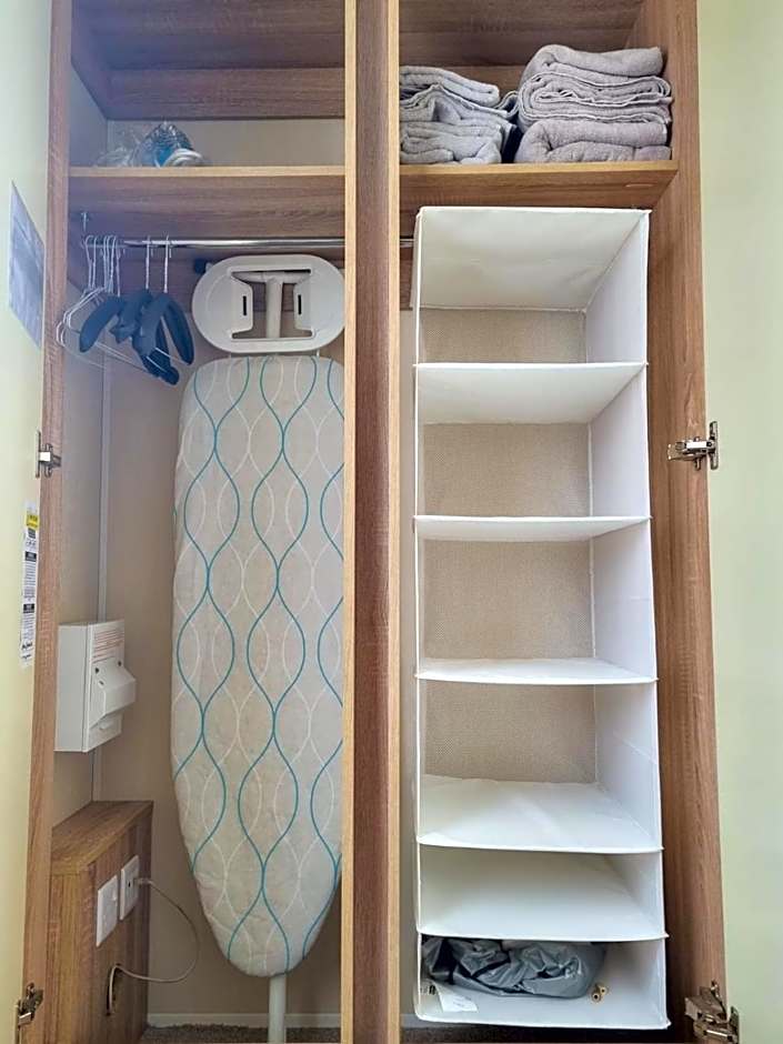 Chic, spacious & fun coastal retreat - family friendly - 3 min walk to beach