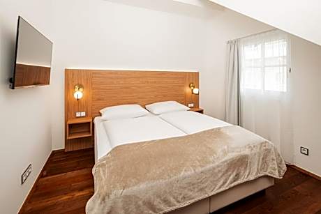 Villa B with lake view and private balcony