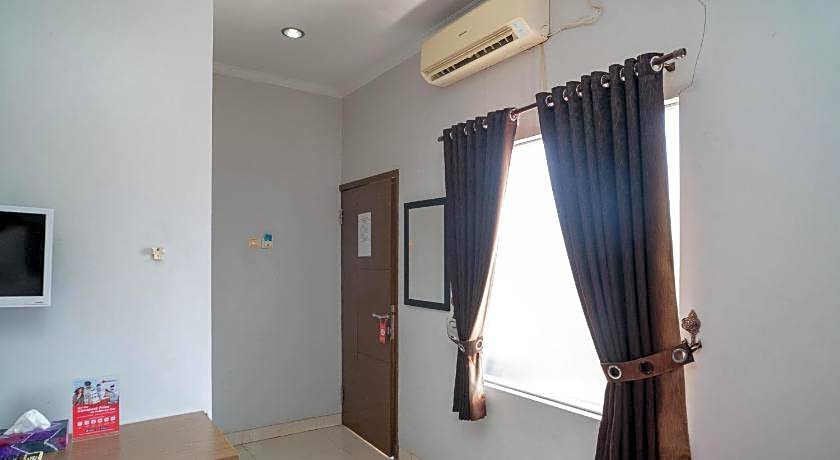 RedDoorz Syariah Near Tugu Dodol Kandangan