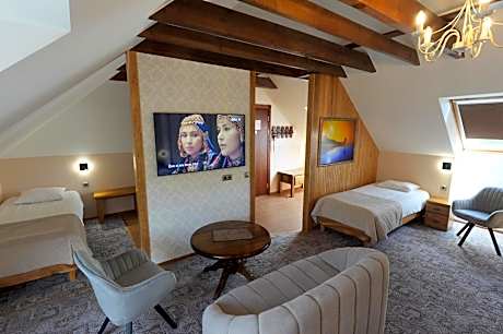 Family Room (5 Adults)