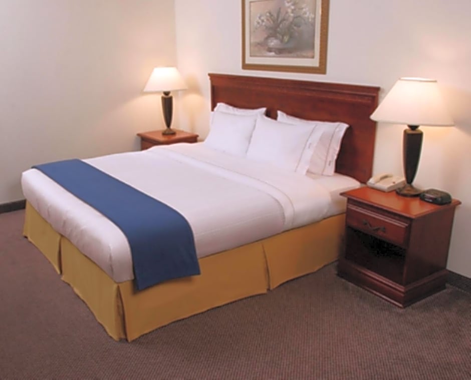 Holiday Inn Express and Suites Natchez South