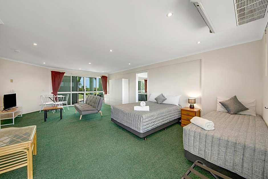 Reef Adventureland Motel