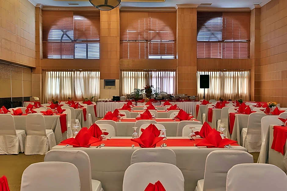 Crown Regency Suites Mactan