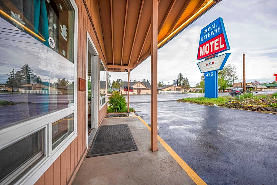 Royal Gateway Motel by OYO