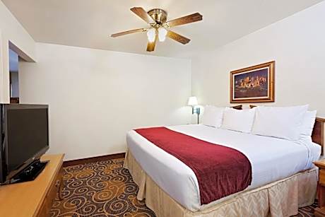 King Room with Bath Tub - Mobility/Hearing Accessible - Non-Smoking