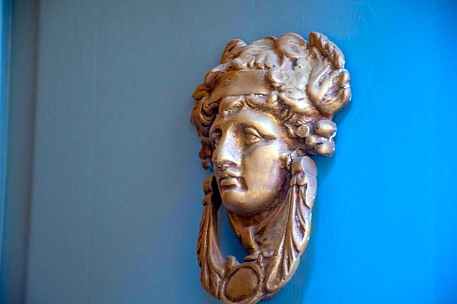 Byron Traditional Hotel