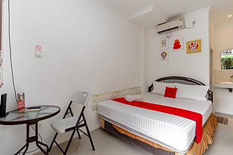 RedDoorz near RS Mitra Keluarga Depok