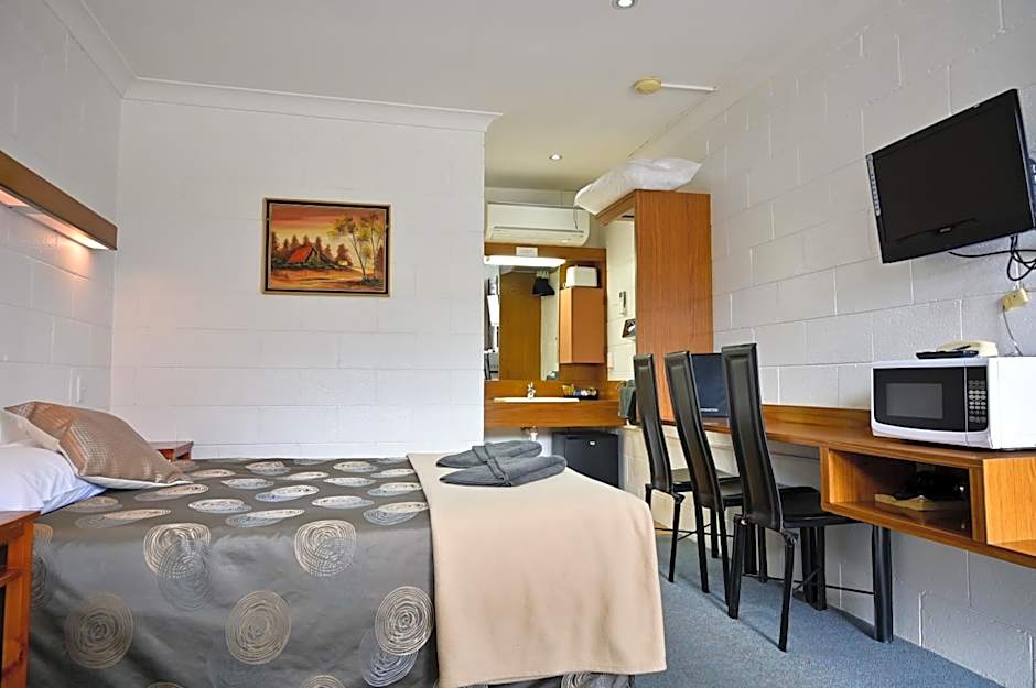 Byer Fountain Motor Inn