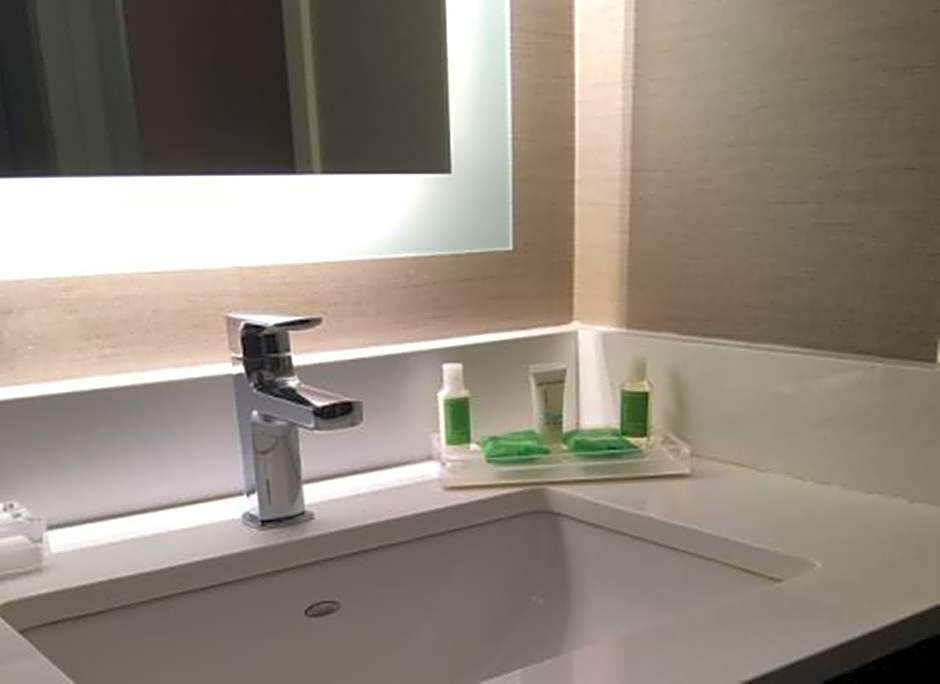 Holiday Inn Manchester Airport By IHG