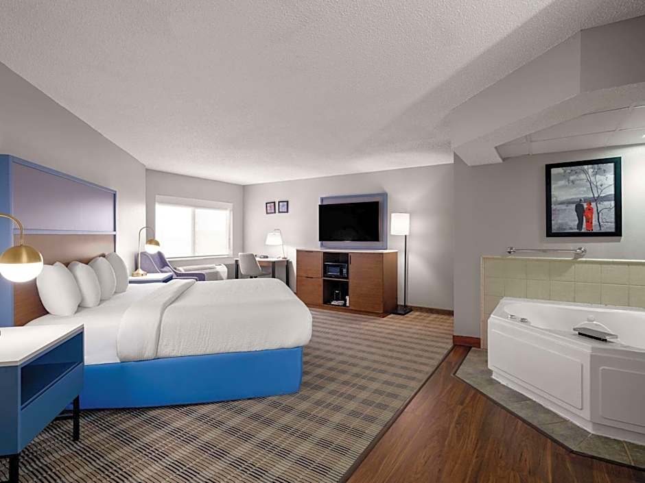 AmericInn by Wyndham Shakopee Near Canterbury Park