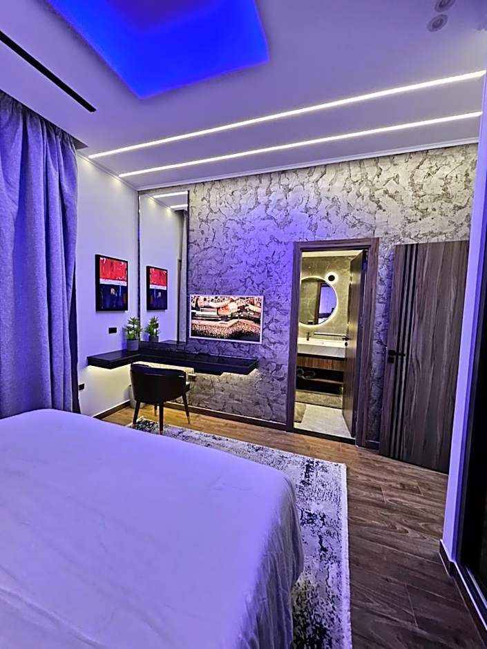 New Cairo's Poolside Oasis