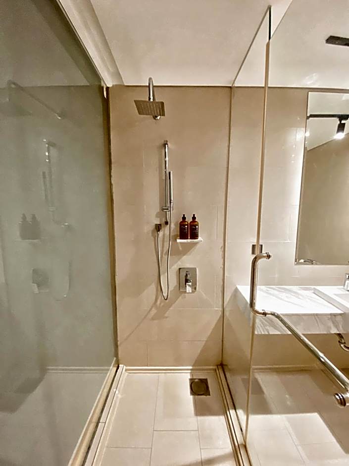 Straits Suite by C Homestay Malacca