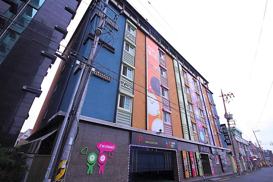 Gyeongju H Avenue Hwangridangil Branch