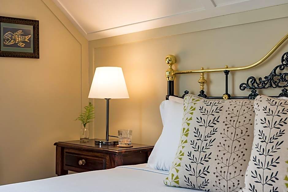 Arcadia Lodge Russell