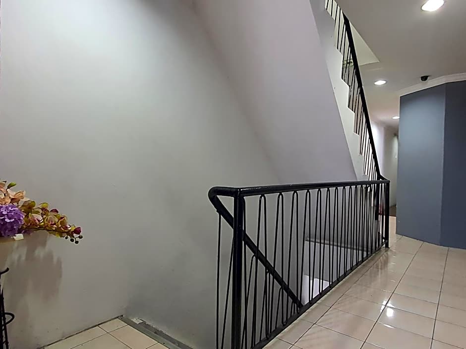 OYO 90997 Hoover Room