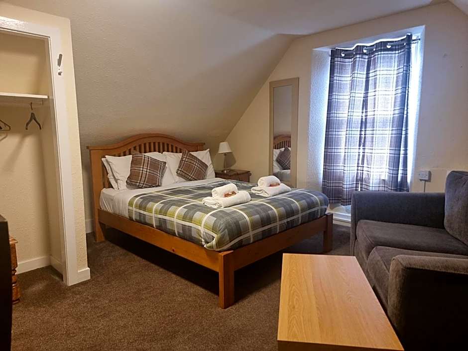 Roy Bridge Hotel