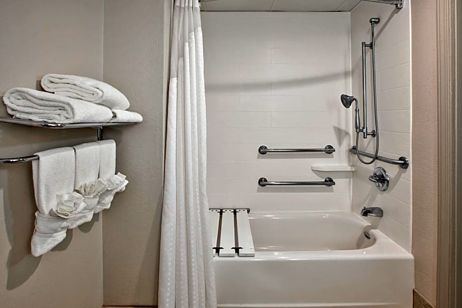 Holiday Inn Express Hotel & Suites Manchester Conference Center, an IHG Hotel