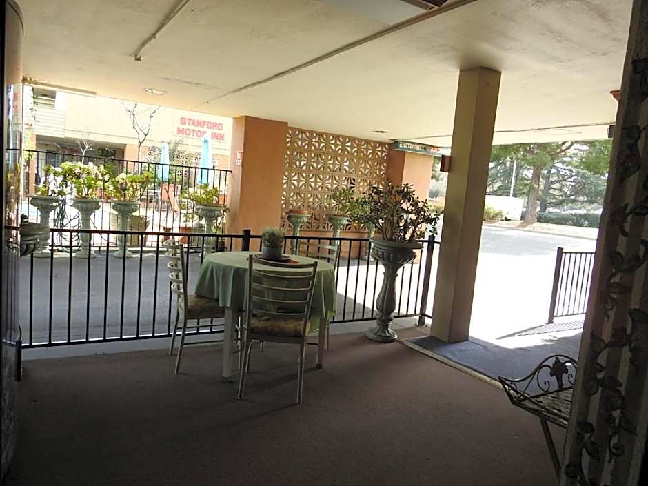 Stanford Motor Inn