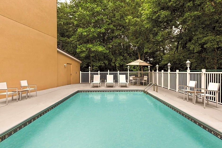 Country Inn & Suites by Radisson, Lawrenceville, GA