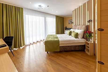 Double Room with Hot Tub, Sauna and Balcony