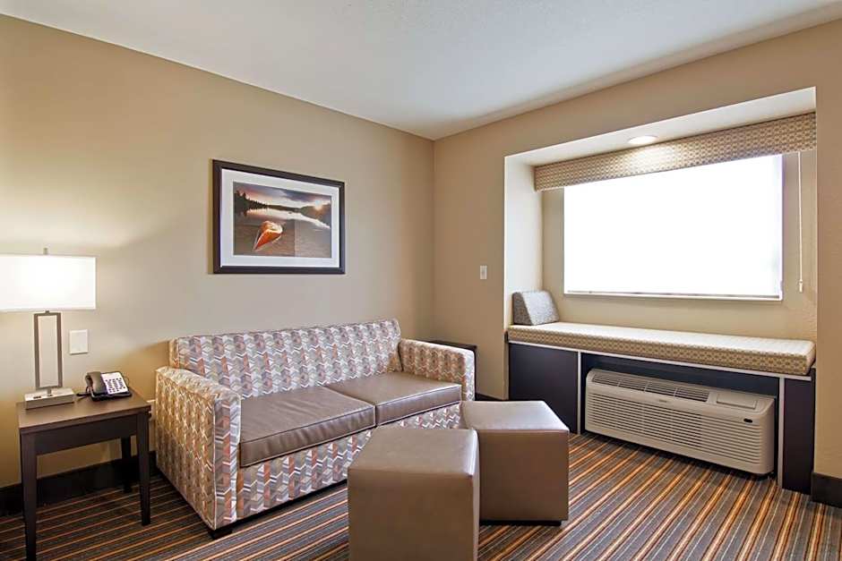 Best Western Plus Woodstock Inn & Suites