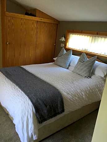 Deluxe Double Room with Shower