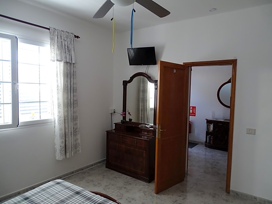 Rickaty Lodge Bed and Breakfast, Airport Hotel, Hotel de aeropuerto, Las Palmas Airport, Gran Canaria Airport, LPA, Spain