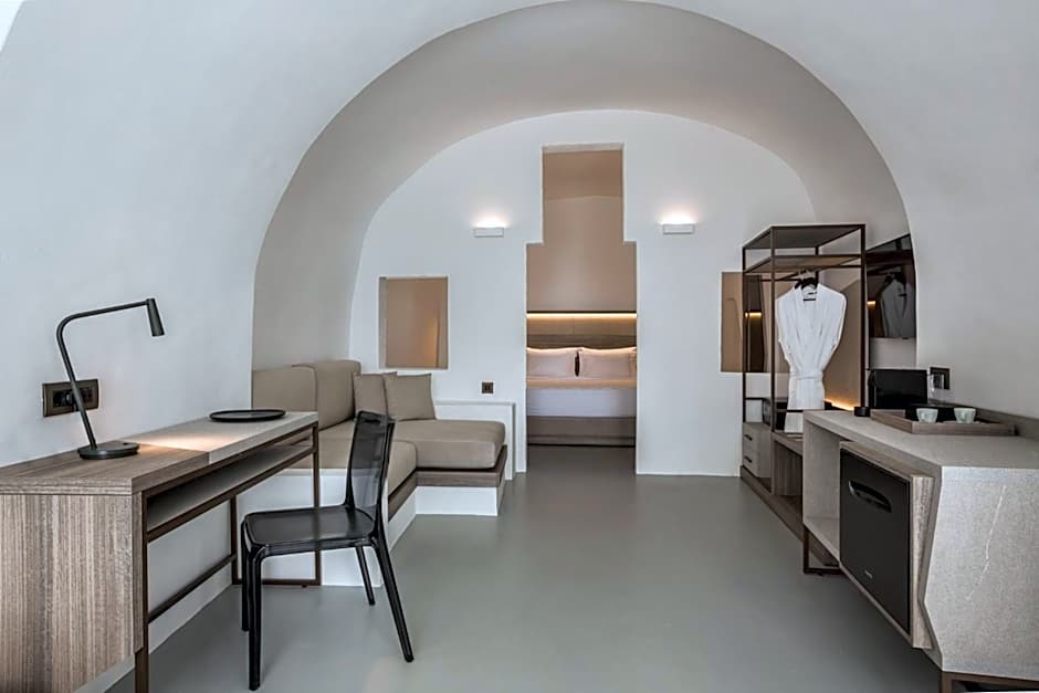 Sun Rocks Boutique Hotel - Caldera View Suites & Sunset Dining Experience