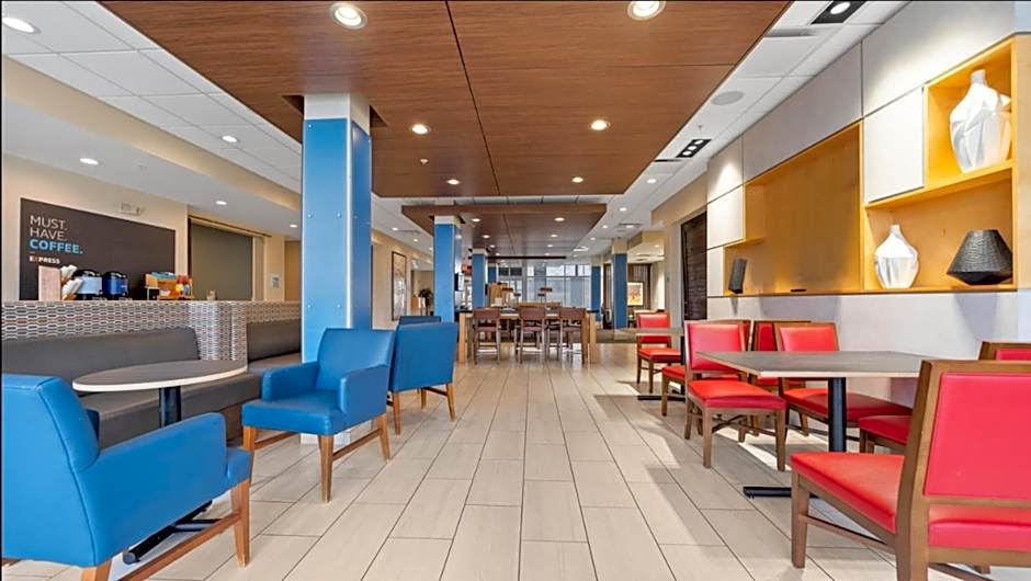 Holiday Inn Express & Suites Macon North By IHG