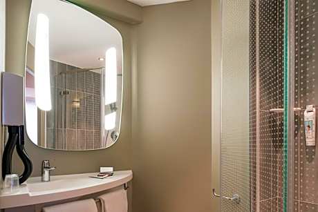 Comfort Room with One Double Bed and Balcony