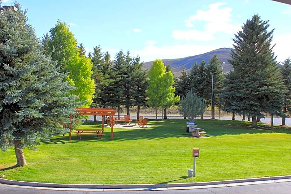 The Inn at Tomichi Village