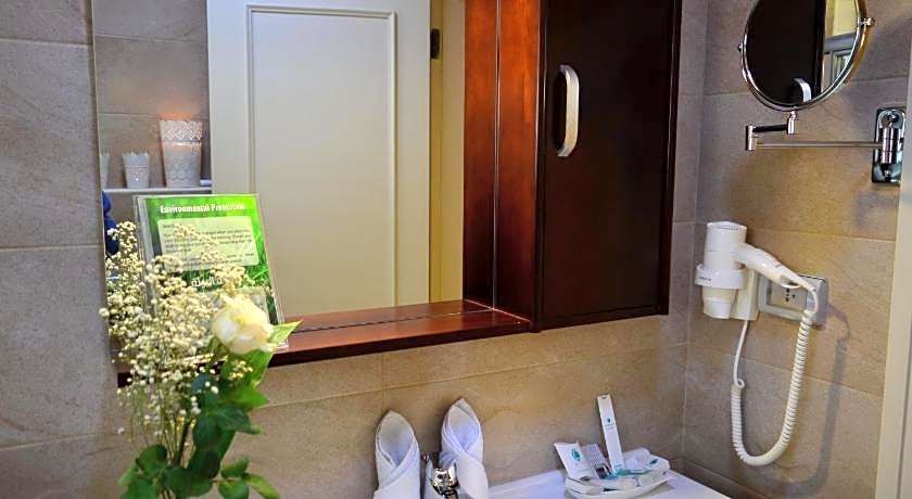 Comfort Hotel Suites