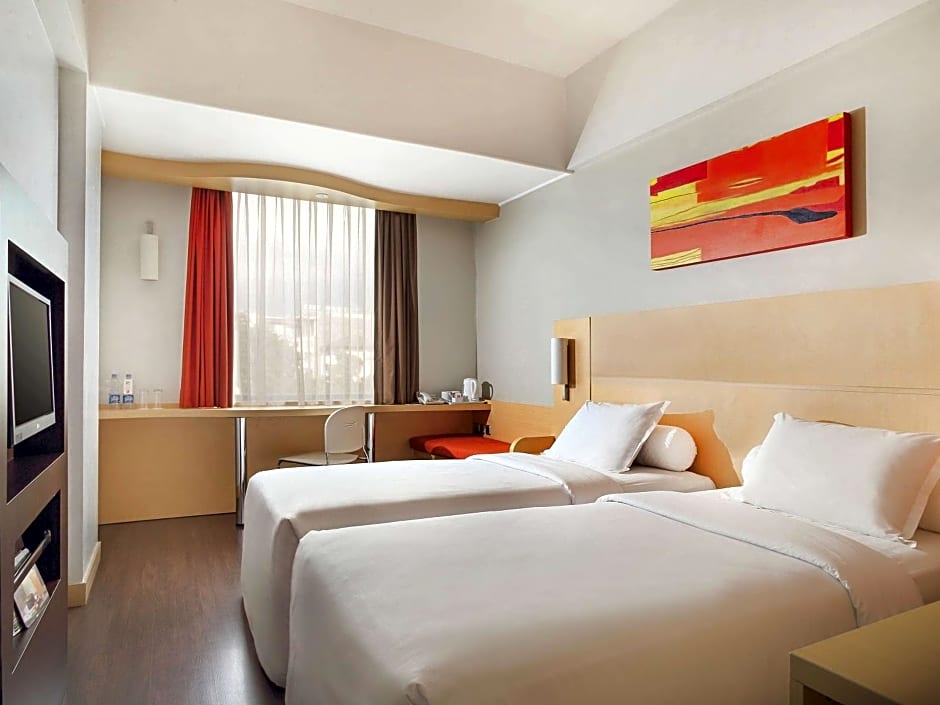 Photo 1 of 12 of Standard Twin Room