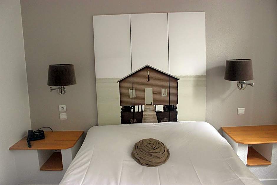 A la Maison Rouge Hotel & Restaurant