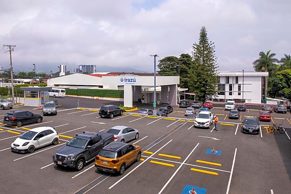 Irazu Hotel & Studios