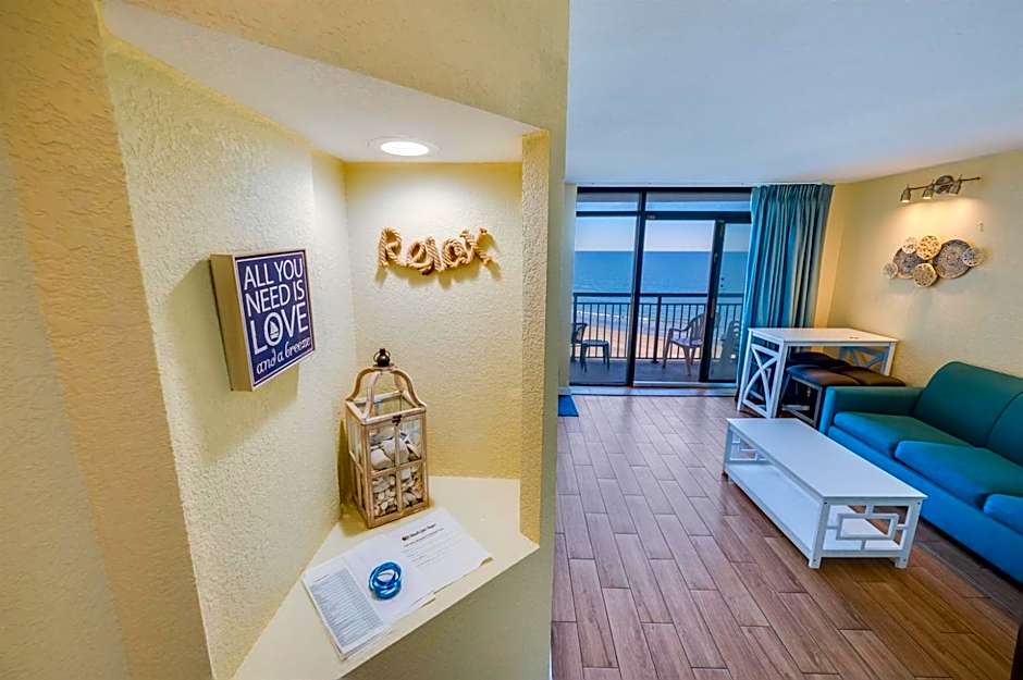 Oceanfront Views, Recently Renovated Kitchen,Pools