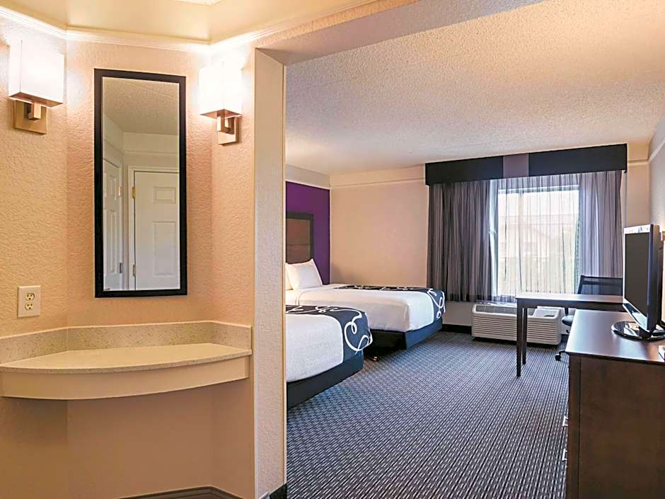 La Quinta Inn & Suites by Wyndham Denver Airport Dia
