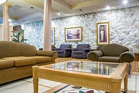 Quality Inn & Suites Palm Island Indoor Waterpark