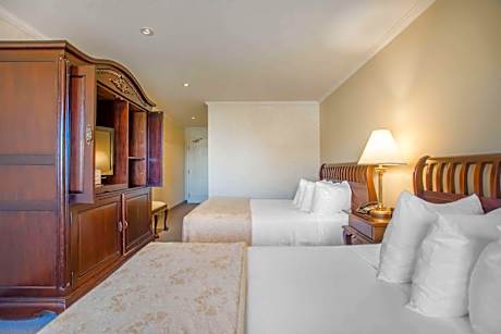 Classic Queen Room with Two Queen Beds