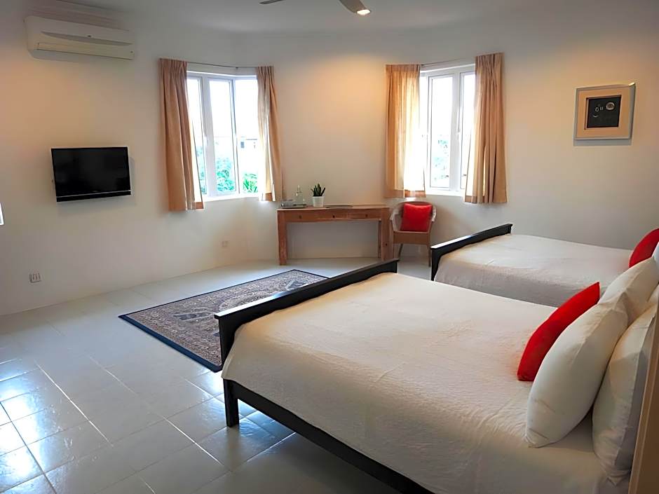 Rumah Putih B&B near KLIA