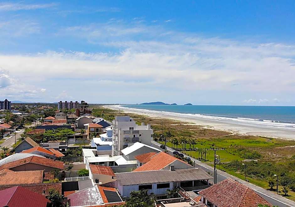 Casa de praia com boa ventilação garagem coberta para 3 carros 50m da praia